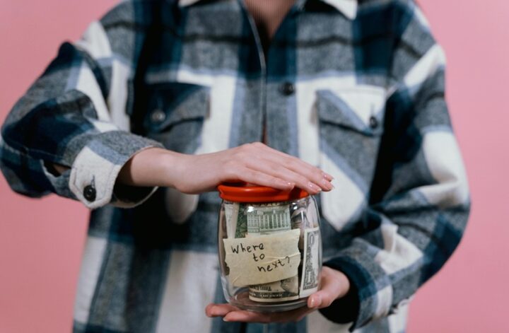How setting a clear funding goal guides your financial strategy and attracts investors to achieve fundraising success.