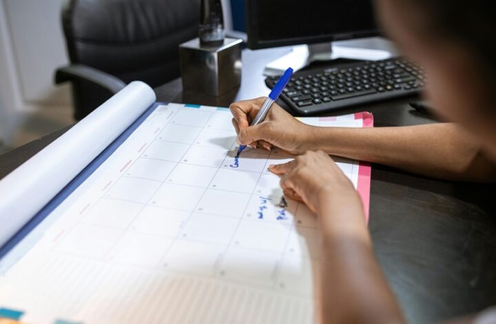 Step-by-step guide to setting a realistic funding goal for your startup, including budgeting and planning tips.